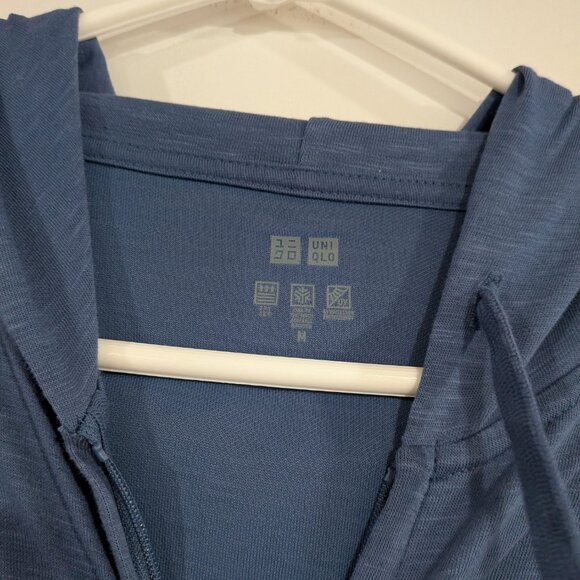 Uniqlo Zipper Up Hooded DryFit UV Protection Sweater Blue Size Medium - Picture 2 of 5